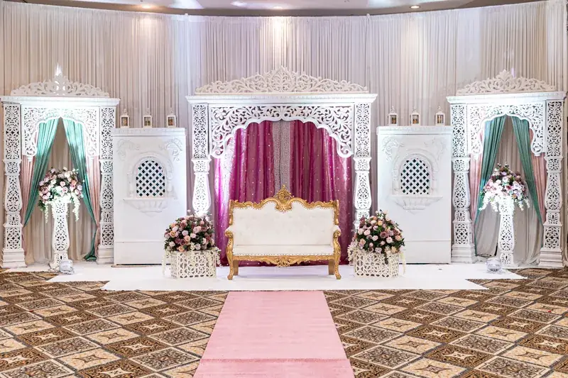 Jodha Akbar Mandap with aisle runner and planters