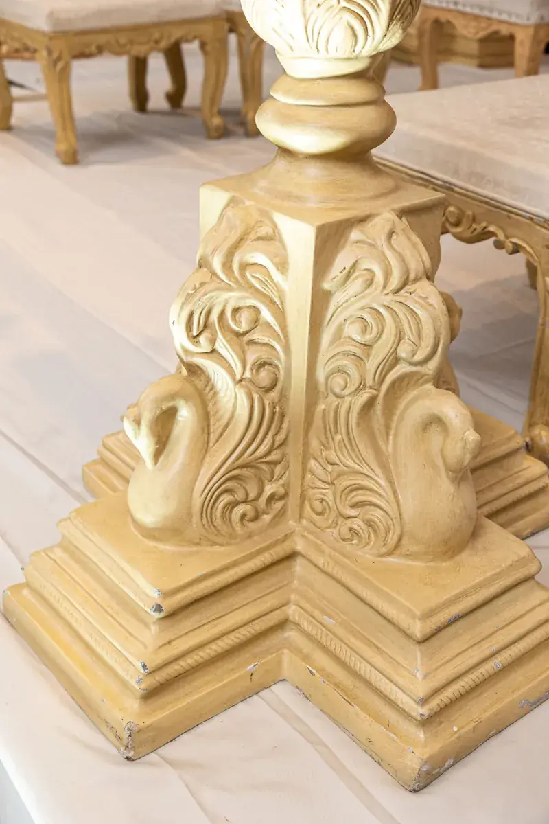 Rangeela Mandap: carved gold pillar detail