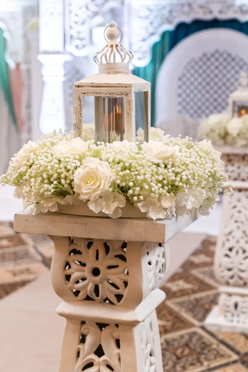White jali lantern pedestal with ivory flowers